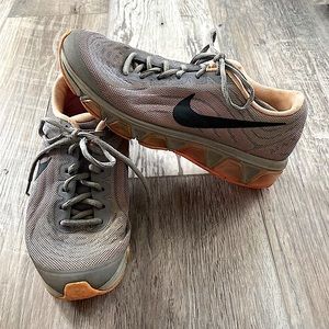 Nike women’s size 7.5, Gray and peach
